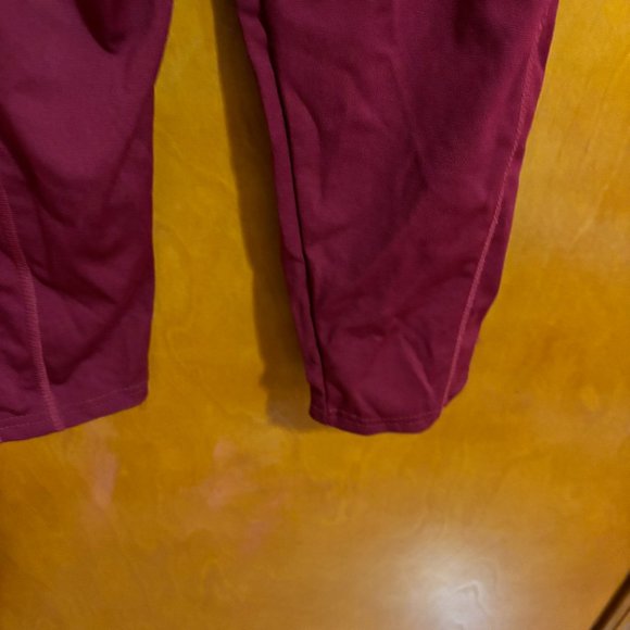 C-mode Athletic Capri Maroon size S/M - Picture 11 of 13